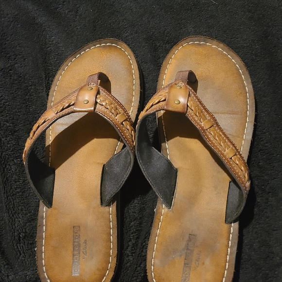 Clark's collection the Fenner nerice flop-flops - Picture 2 of 3